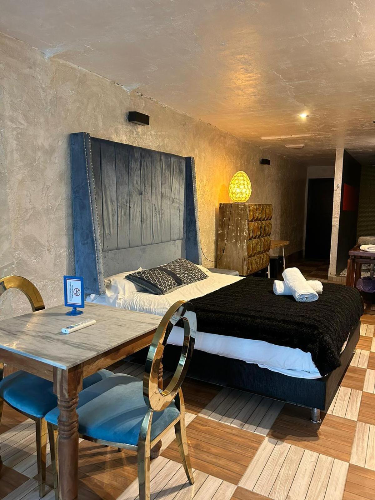 Hotel La Aldea Sonada à Oviede Extérieur photo