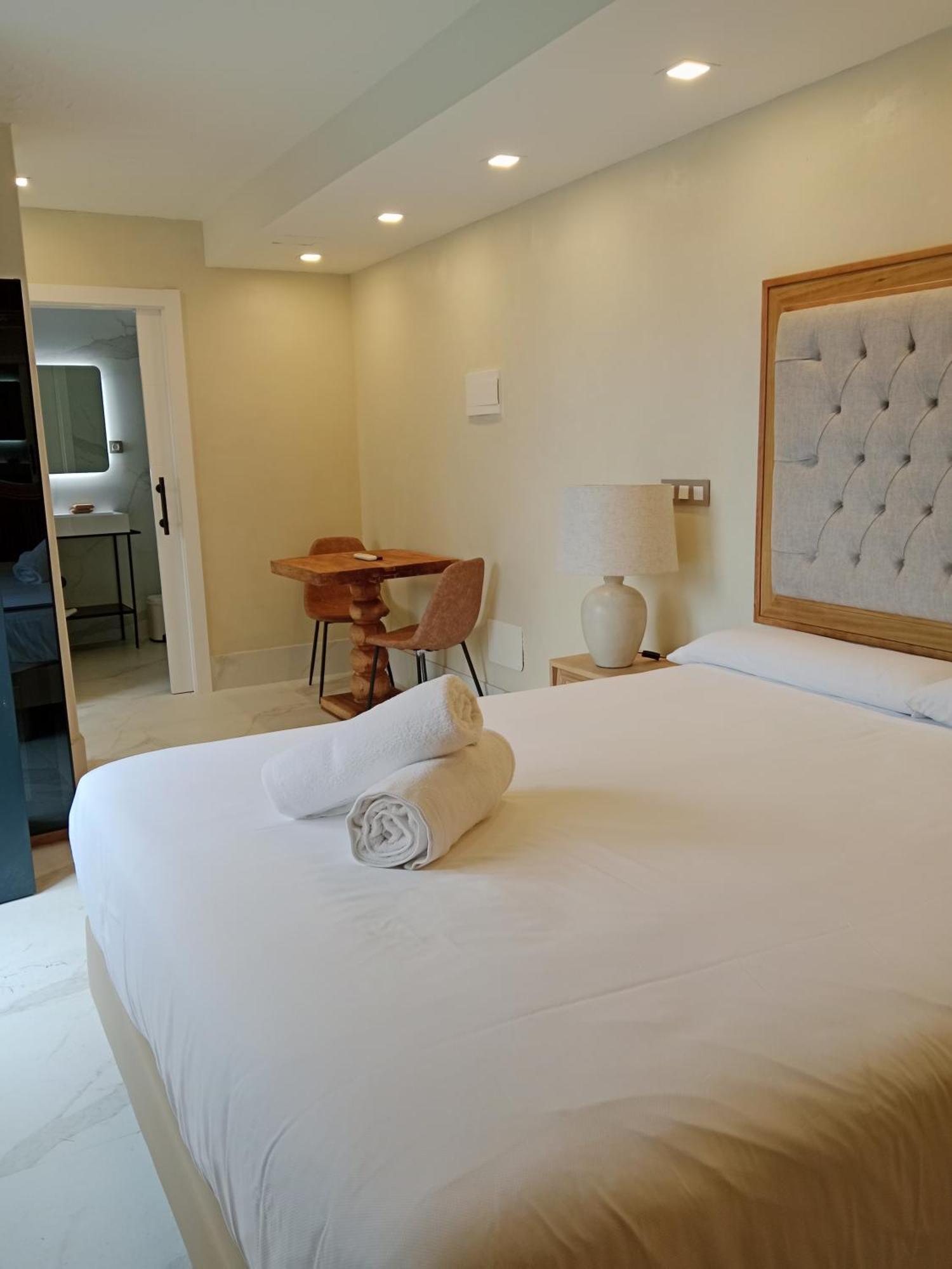 Hotel La Aldea Sonada à Oviede Extérieur photo